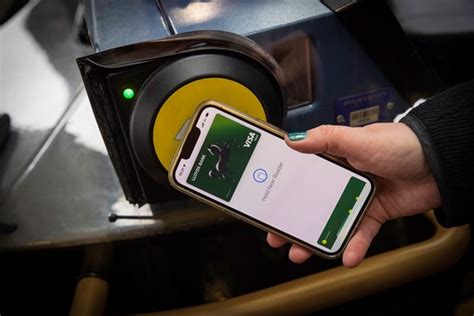 using contactless on London buses